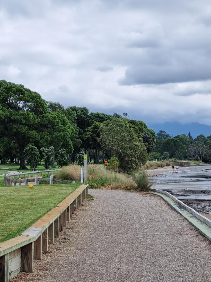Omokoroa Golfers Retreat - B&B ภายนอก รูปภาพ