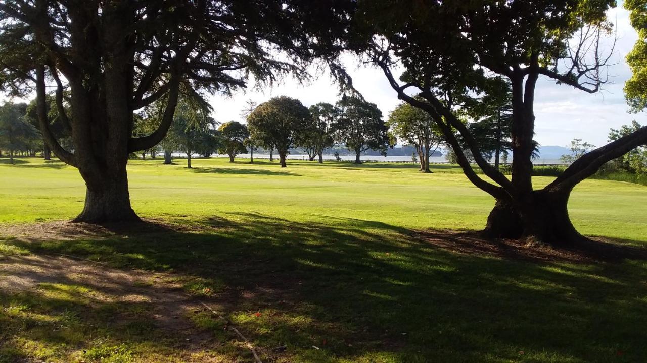 Omokoroa Golfers Retreat - B&B ภายนอก รูปภาพ